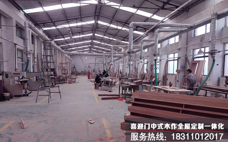 喜迎門(mén)仿古門(mén)窗廠車(chē)間機(jī)器擺放